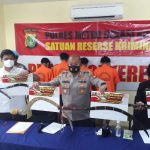 Konferensi pers kasus tawuran maut di Bekasi, bertempat di Mapolres Metro Bekasi Kota, Kamis (3/2). (Foto: Dean Pahrevi/JPNN.com)