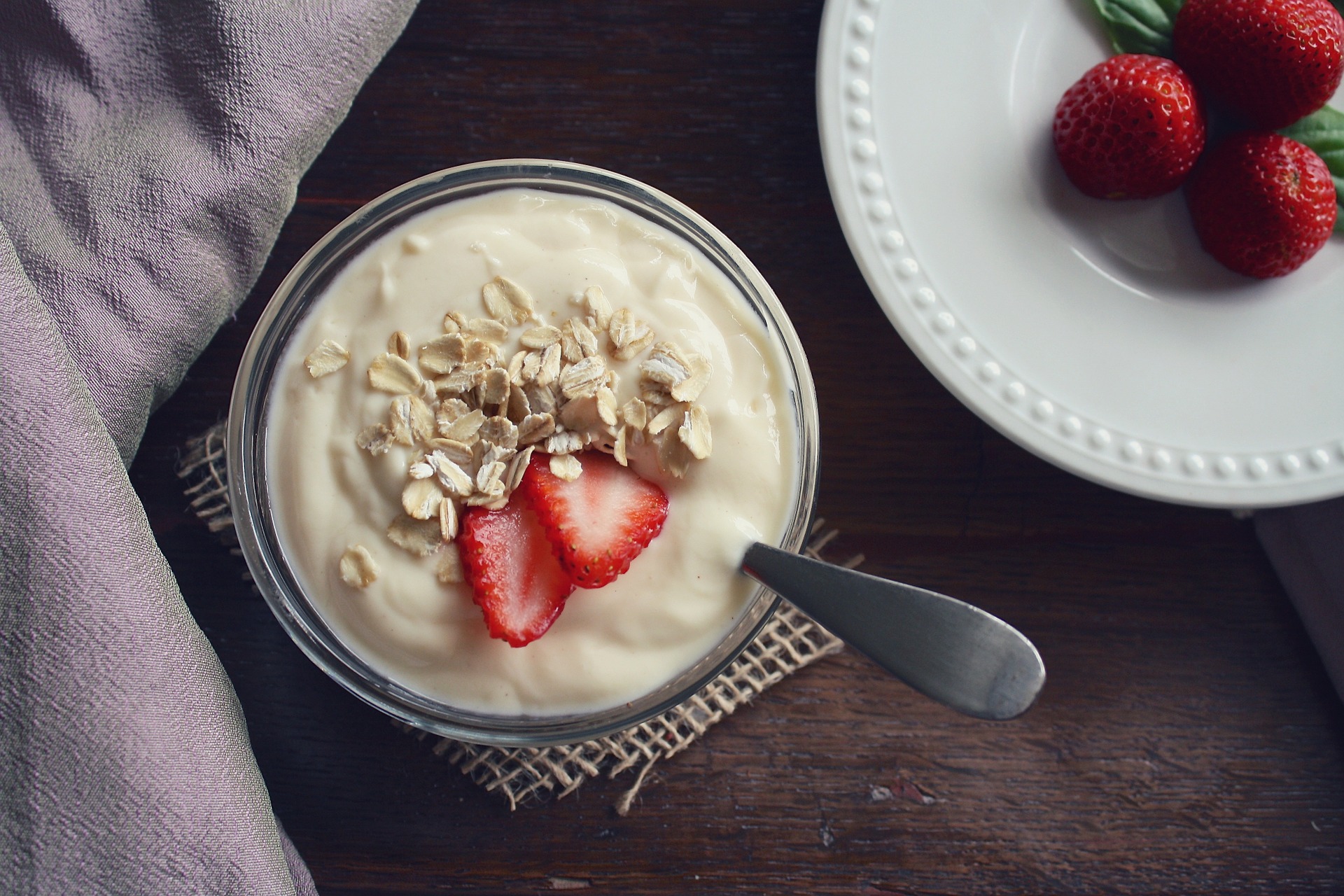 Yoghurt dipercaya bisa menaikan nafsu makan. (Ilustrasi: Pixabay)