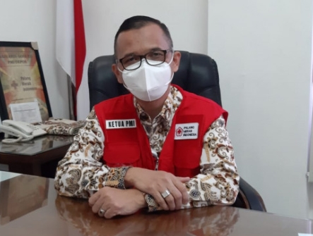 Ketua PMI Kota Depok Dudi Mi’raz yang menyebut saat ini pihaknya sedang membutuhkan kesukarelaan warga untuk mendonorkan darahnya menimbang stok darah yang terus menipis.