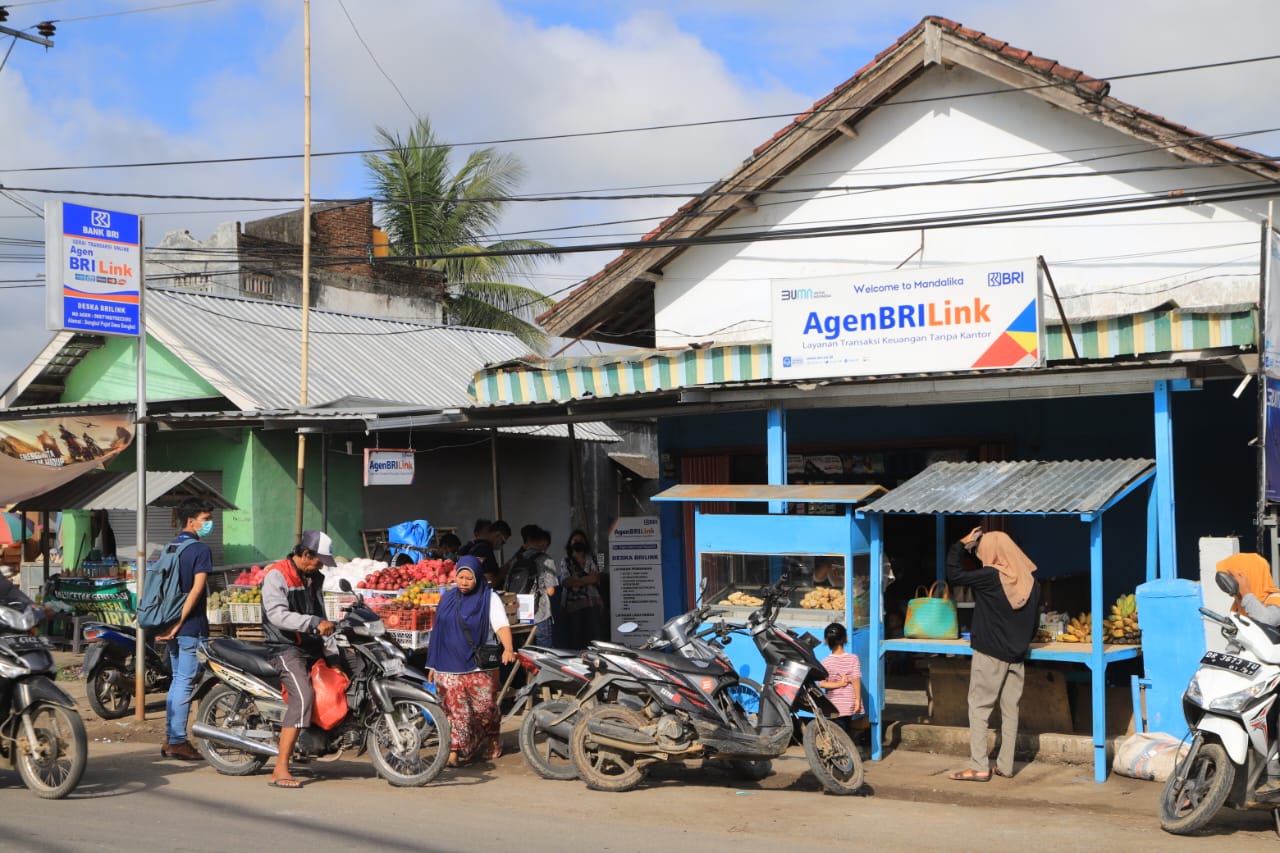 Salah satu AgenBRILink di Unit Sengkol, Lombok.