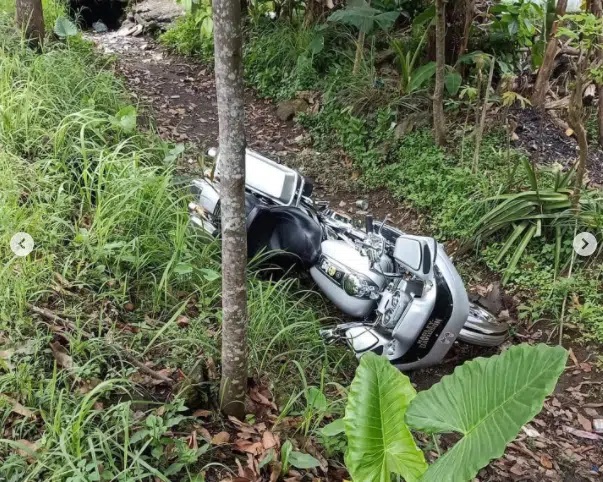 Motor gede (moge) yang diduga menabrak sepasang anak kembar. Foto: Ist via InfoJawabarat/IG
