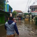 Situasi banjir di Dayeuhkolot, Kelurahan Dayeuhkolot, Kecamatan Dayeuhkolot, Kabupaten Bandung. (Nizar- jabarekspres.com)