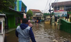 Situasi banjir di Dayeuhkolot, Kelurahan Dayeuhkolot, Kecamatan Dayeuhkolot, Kabupaten Bandung. (Nizar- jabarekspres.com)