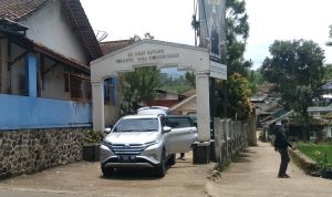 Kantor Desa Sindang Galih, Kecamatan Cimanggung, Kabupaten Sumedang salah satu wilayah dimana PT Duta Family Trieutama mengambil air secara ilegal.