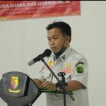 Kepala Pelaksana Harian Badan Penanggulangan Bencana Daerah (BPBD) Kabupaten Bandung Uka Suska Puji Utama memaparkan hasil kajian PVMBG terhadap longor di Giriawas.
