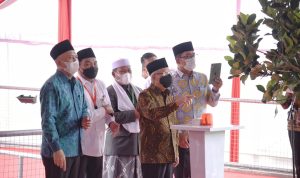 Wakil Presiden (Wapres) Ma'ruf Amin saat monitoring pelaksanaan pilot project korporatisasi pertanian, dalam mendukung ekosistem halal value chain (rantai nilai halal) berbasis koperasi pesantren (kopontren) di Pondok Pesantren (Ponpes) Al-Itifaq, Rancabali, Selasa (22/3).