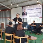 Wakil Ketua Komisi X DPR RI Dede Yusuf saat mengisi acara kopdar empat pilar di Ciherang, Banjarang Kabupaten Bandung, Sabtu (26/3)