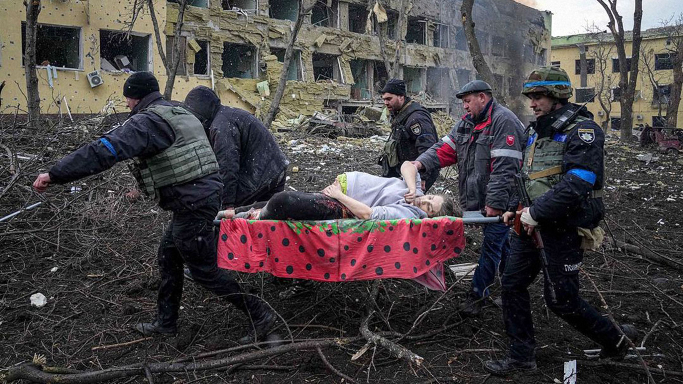 Tragedi Kemanusiaan! Seorang Ibu Hamil Terkena Bom Serangan Rusia