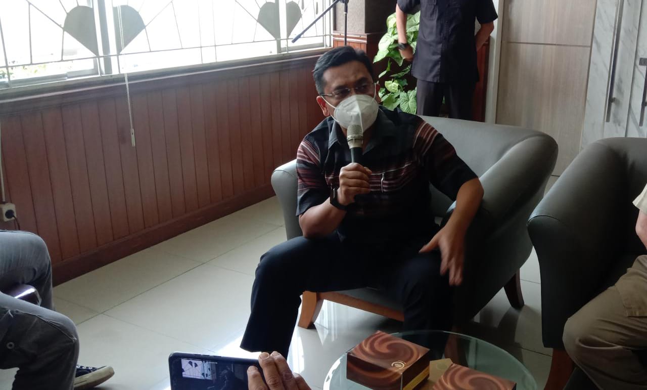 Ketua DPRD Kota Bandung, Teddy Rusmawan menilai pelantikan Wali Kota Definitif yang belum terlaksana berpengaruh pada tidak optimalnya pelayanan pada masyarakat. Foto. Sandi Nugraha