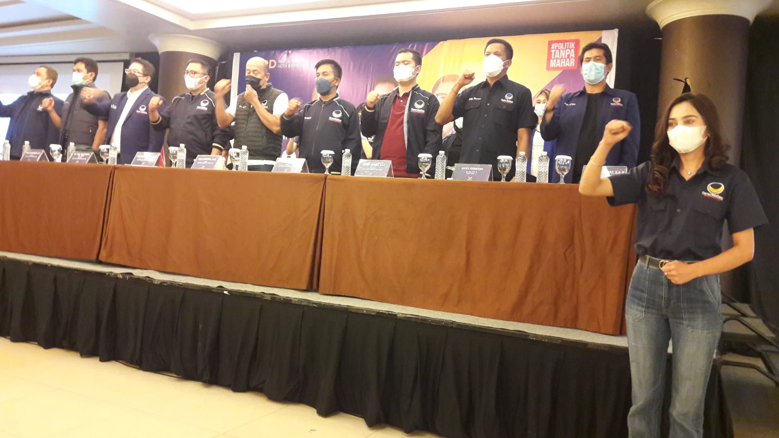 Para jajaran Partai NasDem saat jumpa pers NasDem Memanggil di Ballroom Trans Ibis, Jumat (4/3) malam.