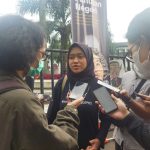 Sheila, koordinator aksi 'Kapitalisme Adalah Pandemi, Persatuan Perempuan Tertindas Adalah Solusi' saat diwawancarai wartawan, Selasa (8/3).