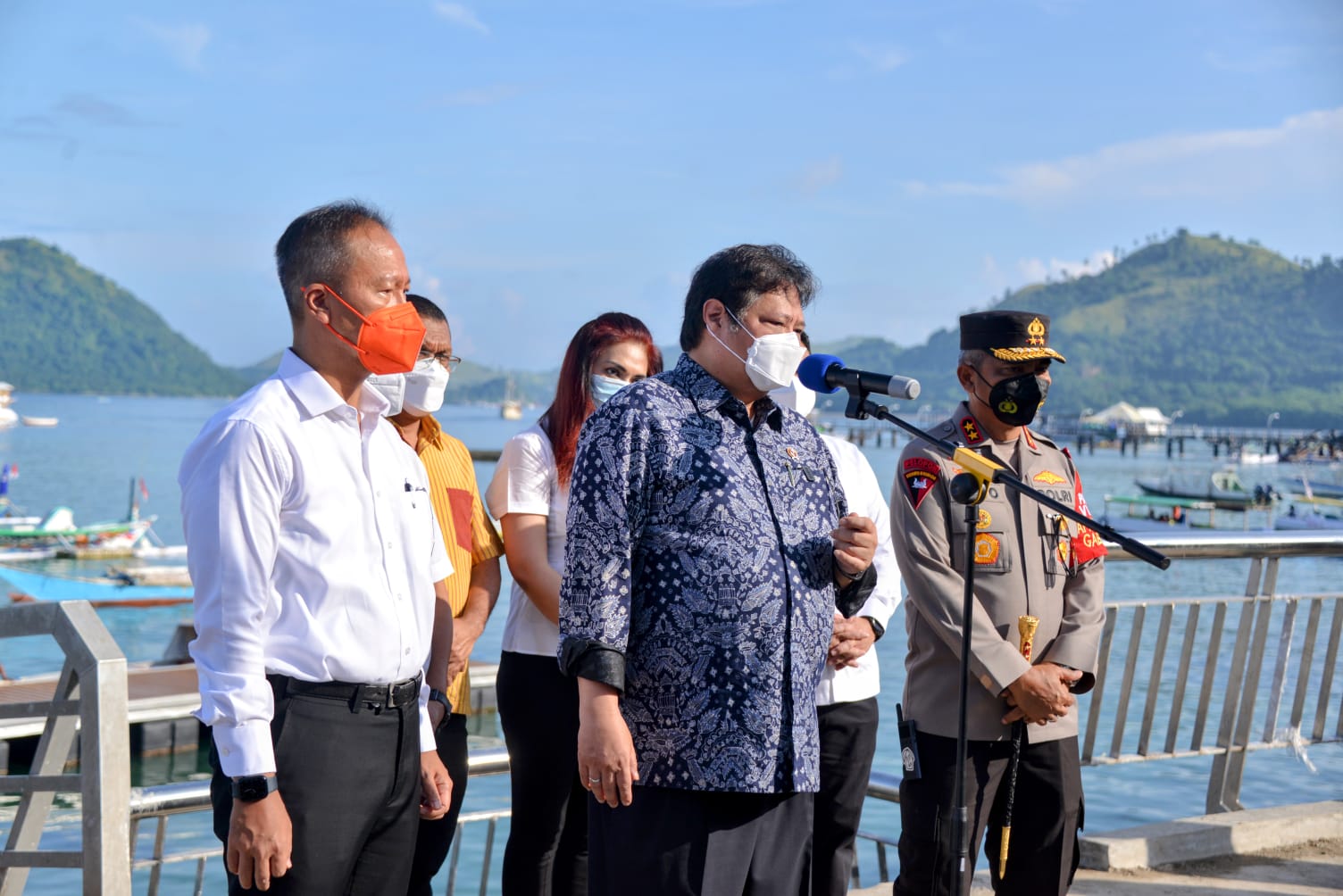 Airlangga Hartarto mengatakan, pemerintah kembali memberikan bantuan kepada para nelayan yang bersumber dari Program BT-PKLW