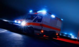 Usai Bersenggolan, Mobil Mewah yang Halangi Ambulans Ngejar Sampai RS