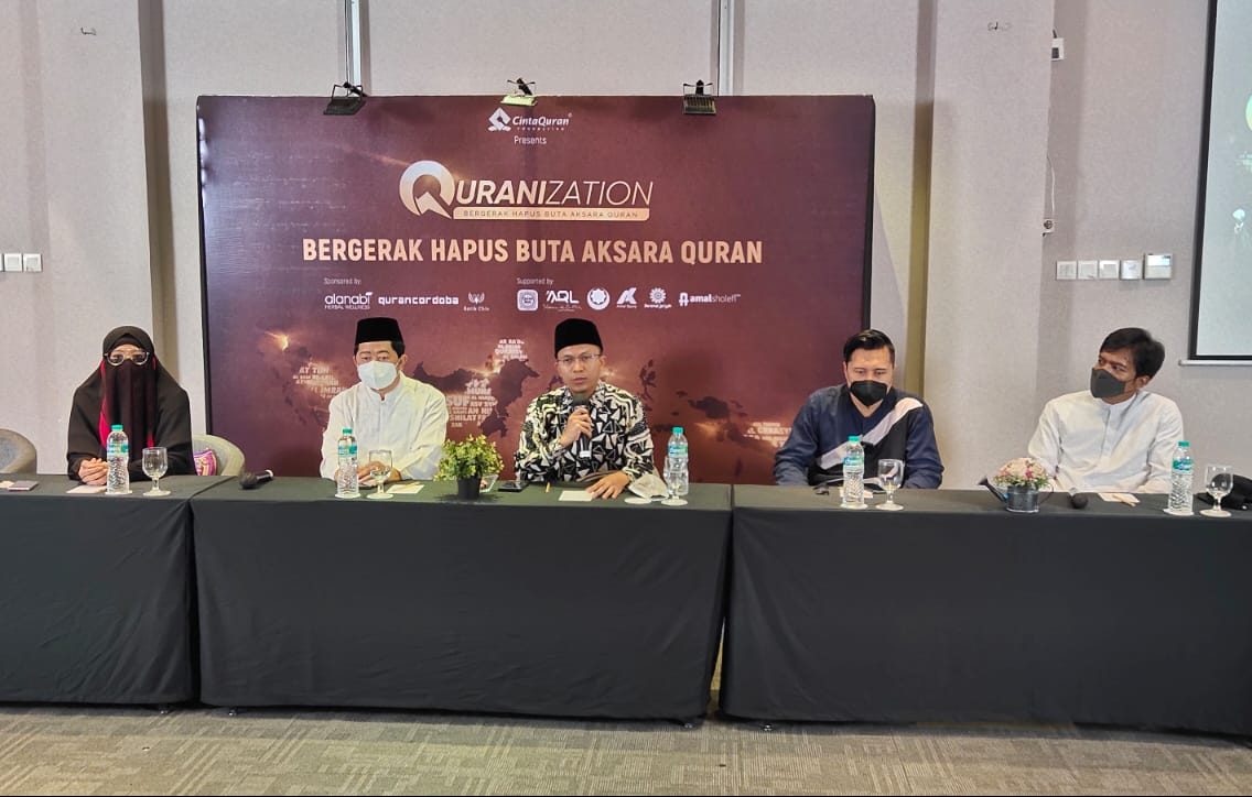 Dalam Program Quranization,Cinta Quran Foundation juga mendirikan Cinta Quran Center  yang berisi Da'i dan Tahfidz institute.