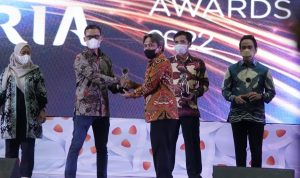 Diskominfo Jabar ketika meraih penghargaan dalam ajang PRIA 2022 yang digelar PR Indonesia.