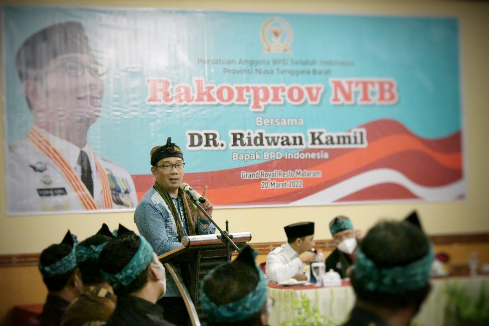 Gubernur Jawa Barat Ridwan Kamil mempromosikan konsep Desa Digital sebagai jalan kesejahteraan masyarakat desa.