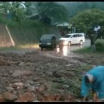 TPT Ambruk di area Jalan Tebing Boma, Kecamatan Pamulihan, Kabupaten Sumedang ambruk akibat diguyur hujan deras.