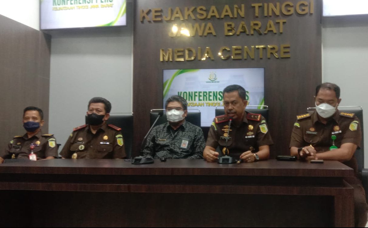 Kejaksaan Negeri Tinggi Jawa Barat (Kejati Jabar) secara resmi telah melakukan OTT kepada dua orang oknum pegawai BPK