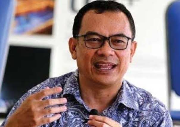 Profesor Asep Warlan Yusuf dikabarkan meninggal dunia setelah menjalani perawatan di rumah sakit Hasan Sadikin (RSHS) Kota Bandung.