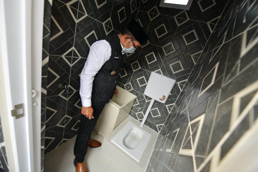 Ridwan Kamil menuturkan, gagasan pebuatan toilet untuk warga ini sangat baik dan salah satu inovasi yang sangat dirasakan langsung