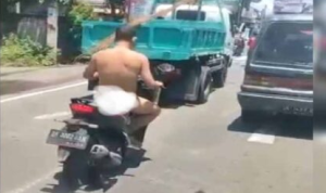 Video Polisi Telanjang Naik Motor di Jalan Bikin Heboh, Langsung Dibawa ke RSJ