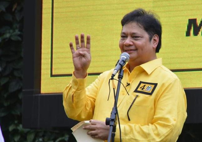 Ketua DPP Partai Golkar Airlangga Hartarto dinilai berhasil membawa Indonesia bertahan dari dampak ekonomi dari adanya Pandemi Covid-19.