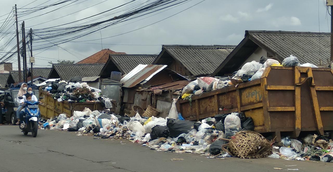 Belum Ada Titik Terang, Pemerhati Lingkungan Kembali Soroti Sampah di Pasar Parakan Muncang