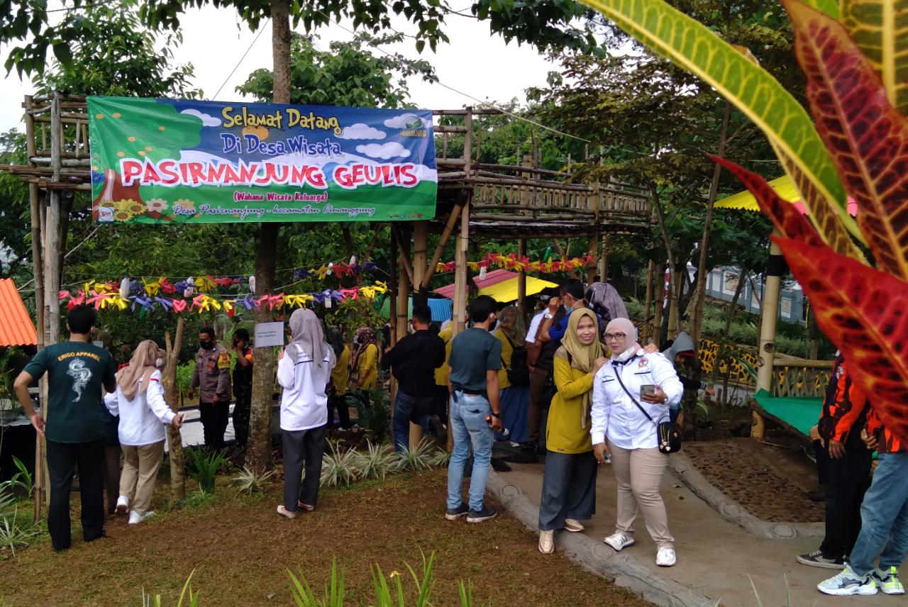 Ilustrasi wisata: Objek wisata Pasirnanjung Geulis (Cantik) di Desa Pasirnanjung, Kecamatan Cimanggung, Kabupaten Sumedang. (Jabar Ekspres)