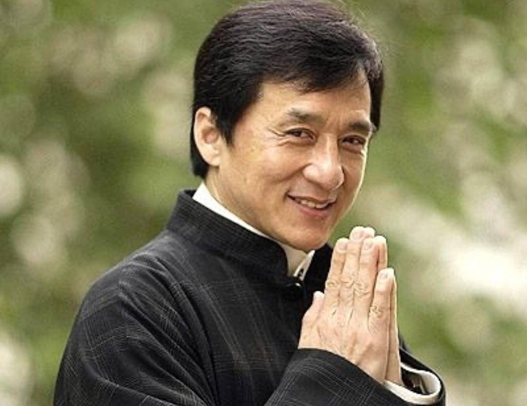 Aktor terkenal Jackie Chan menyumbangkan alat-alat penunjang medis. (instagram Jackiechan)