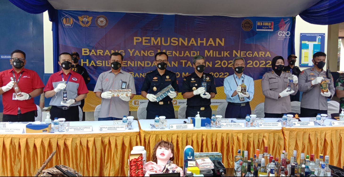 Jelang Ramadan, Bea Cukai Bandung Musnahkan Ribuan Barang Ilegal