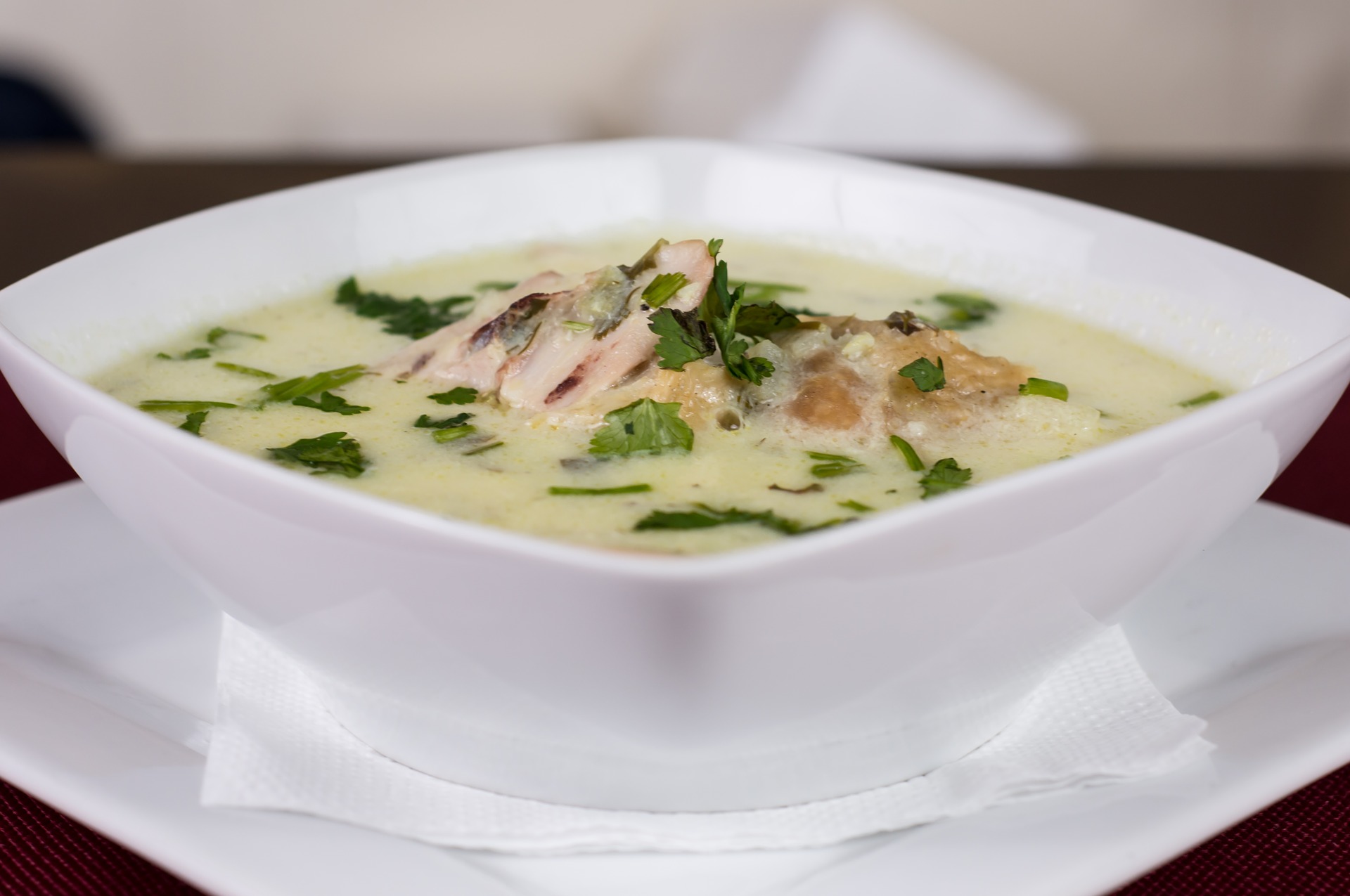 Sup ayam merupakan makanan yang bisa membantu meringankan flu. (Pixabay)
