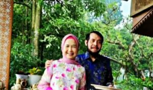 Pasangan Idayati yang merupakan adik Jokowi dan Anwar Usaman yang berencana akan melakukan pernikahan dalam waktu dekat. (dokumentasi pribadi)