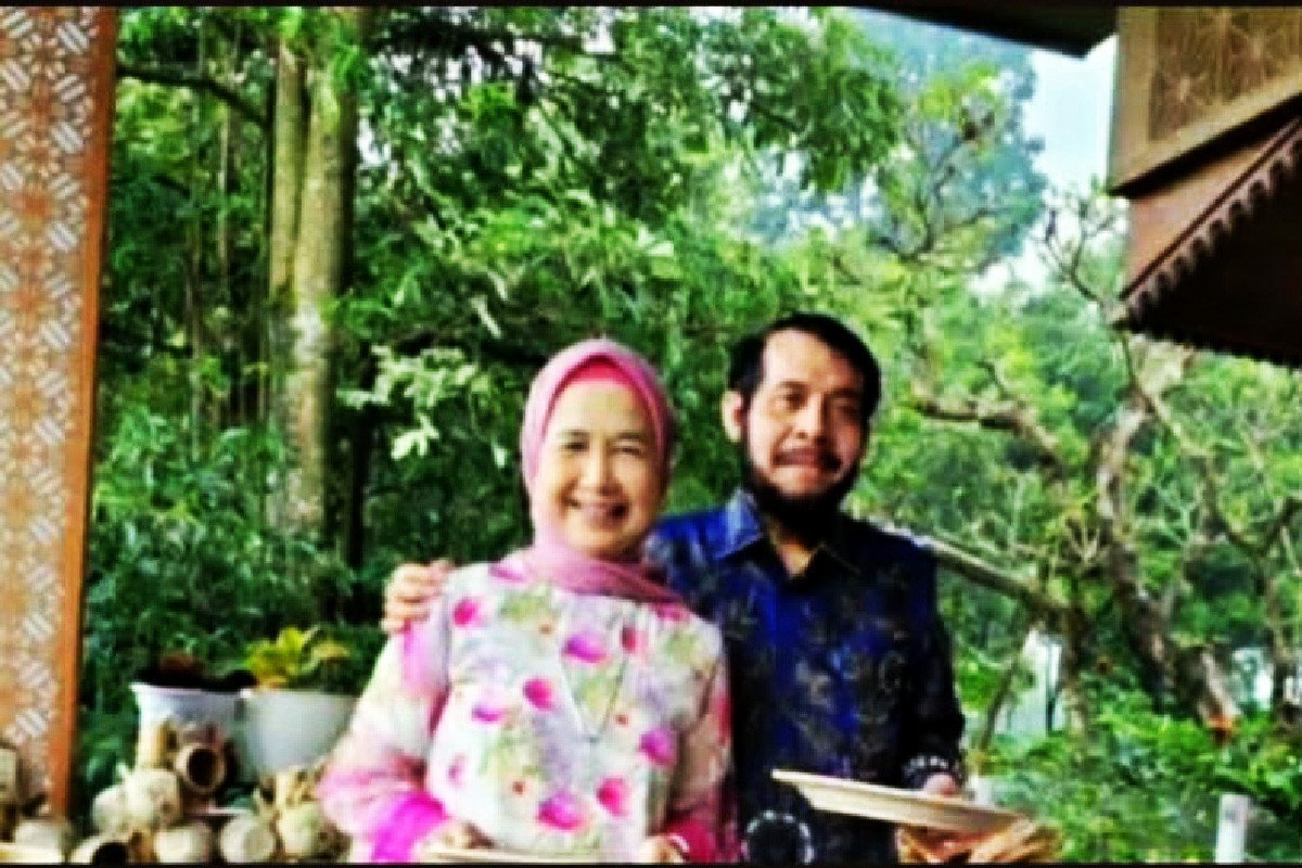 Pasangan Idayati yang merupakan adik Jokowi dan Anwar Usaman yang berencana akan melakukan pernikahan dalam waktu dekat. (dokumentasi pribadi)