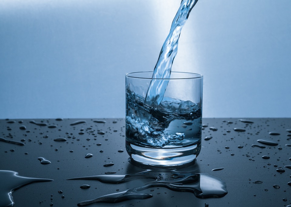 Manfaat Minum Air Putih di Pagi Hari, Menyehatkan!