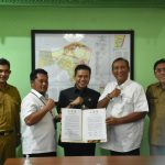 Penandatanganan kesepahaman dengan pihak PT Perkebunan Nusantara (PN) VIII, dan Perum Perhutani terkait rencana pembangunan Tol Soreang-Ciwidey-Pangalengan, Kabupaten Bandung.