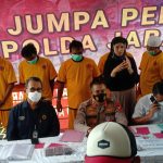 Konferensi Pers Polda jabar terkait pengungkapan kasus penimbunan BBM subsidi di dua wilayah yang ada di Jawa Barat. Rabu (13/4). Foto. Sandi Nugraha