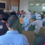 Audiensi yang dilakukan oleh beberapa karyawan pabrik garment PT Kreasi Garment Cirebon yang mewakili ribuan karyawan lain untuk membahas masalah THR dari perusahaan.