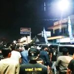 Aksi sweeping ratusan sopir travel terhadap sopir angkot di depan Mapolres Tasikmalaya. (ist)
