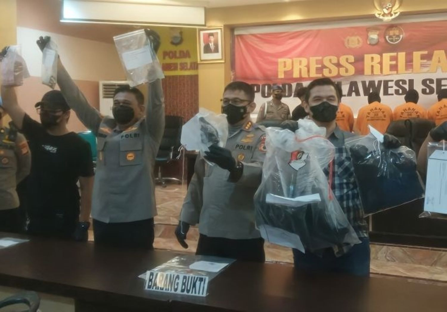 Kapolrestabes Makassar Kombes Pol Budhi Haryanto, saat pengungkapan kasus pembunuhan pegawai Dishub Makasar, dimana eksekutornya adalah seorang oknum Polisi. Foto: Antara