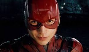 Aktor film ‘The Flash’ Ezra Miller, kembali harus berurusan dengan Polisi, setelah melempar kursi ke perempuan