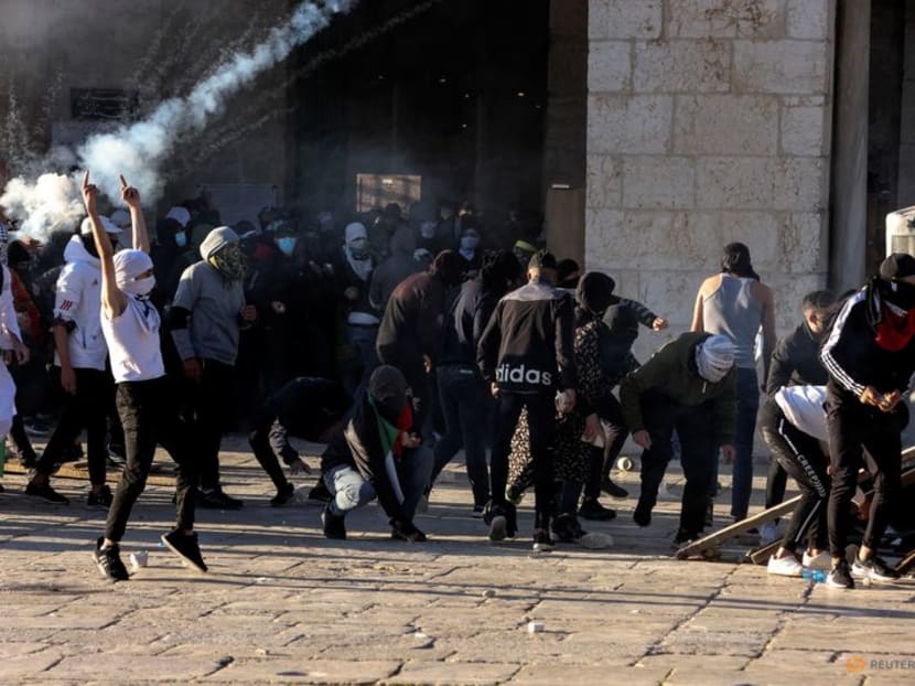 Bentrok warga Palestina dan Polisi Israel di Kompleks Masjid Al-Aqsa, 152 warga Palestina terluka (gambar:Reuters)