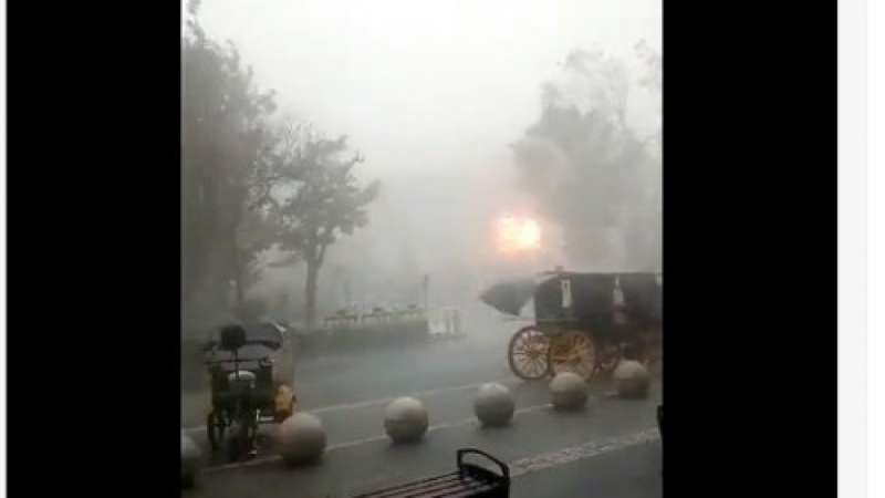 Hujan disertai angin yang menerjang kawasan Malioboro, Yogjakarta. (tangkapan layar)