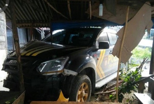 Mobil Patroli Polres Sibolga usai pengemudinya tabrak seorang pejalan kaki hingga tewas. (Istimewa)
