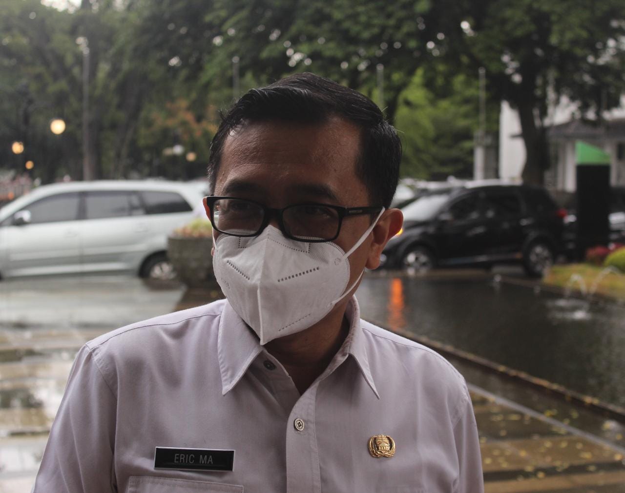 Erick MA tengah memberi paparan mengenai pemulihan ekonomi di Balai Kota Bandung, Rabu (6/4).
