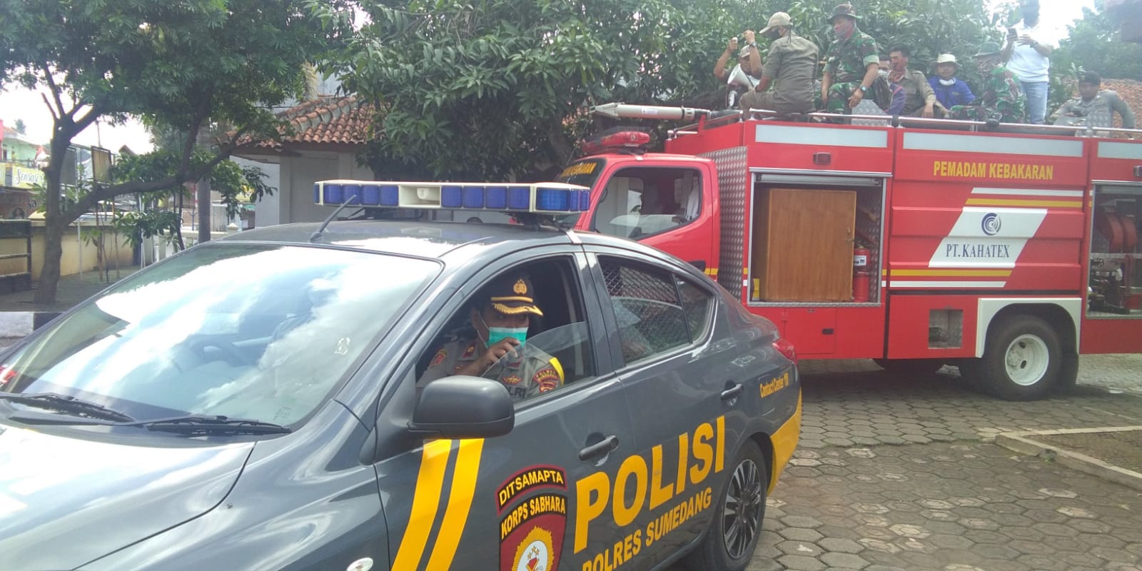 Dokumentasi: Kepala Polsek (Kapolsek) Cimanggung, Kompol Herdis Suhardiman saat mengendarai mobil patroli.