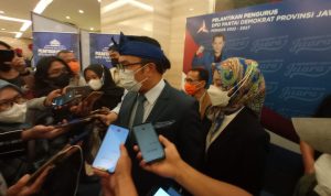 Gubernur Jawa Barat, Ridwan Kamil pastikan pelantikan Yana Mulyana jadinl Wali Kota Definitif akan dilakukan pekan depan. (Foto: Sandi Nugraha/Jabar Ekspres)