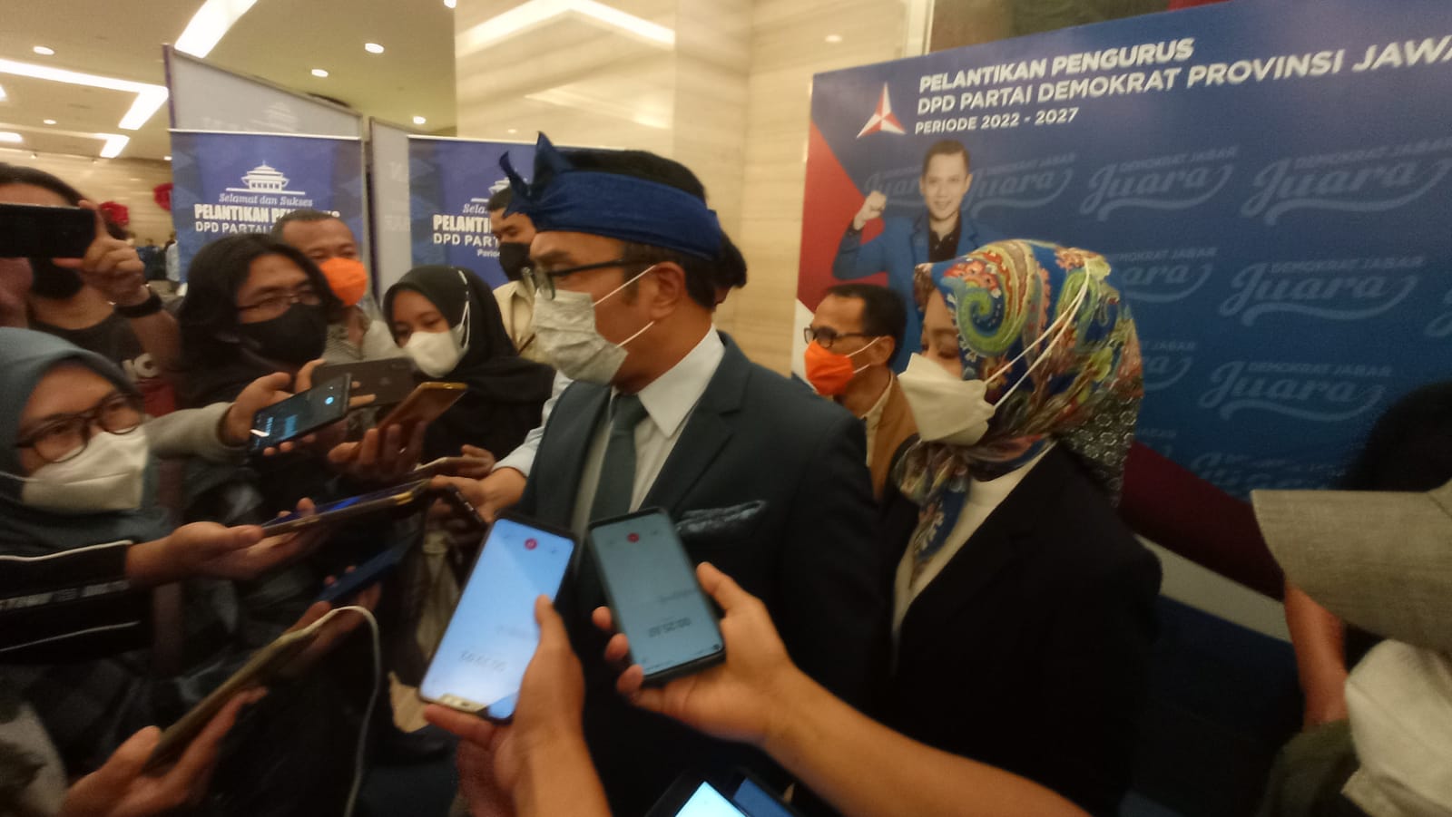 Gubernur Jawa Barat, Ridwan Kamil pastikan pelantikan Yana Mulyana jadinl Wali Kota Definitif akan dilakukan pekan depan. (Foto: Sandi Nugraha/Jabar Ekspres)