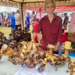 Kreativitas Tanpa Batas seorang Warga Cianjur, Batok Kelapa Bernilai Seni Tinggi