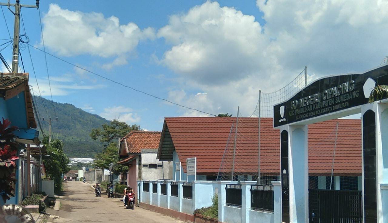 Lingkungan Desa Mekarbakti, Kecamatan Pamulihan, Kabupaten Sumedang. (Jabar Ekspres)