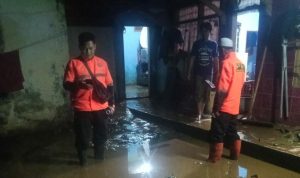 Tanggul Sungai Cikeruh Kembali Jebol, Ratusan Warga Rancaekek Kebanjiran